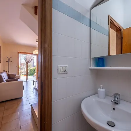 Apartment Due Passi Dal Mare, Puccini Garden House *